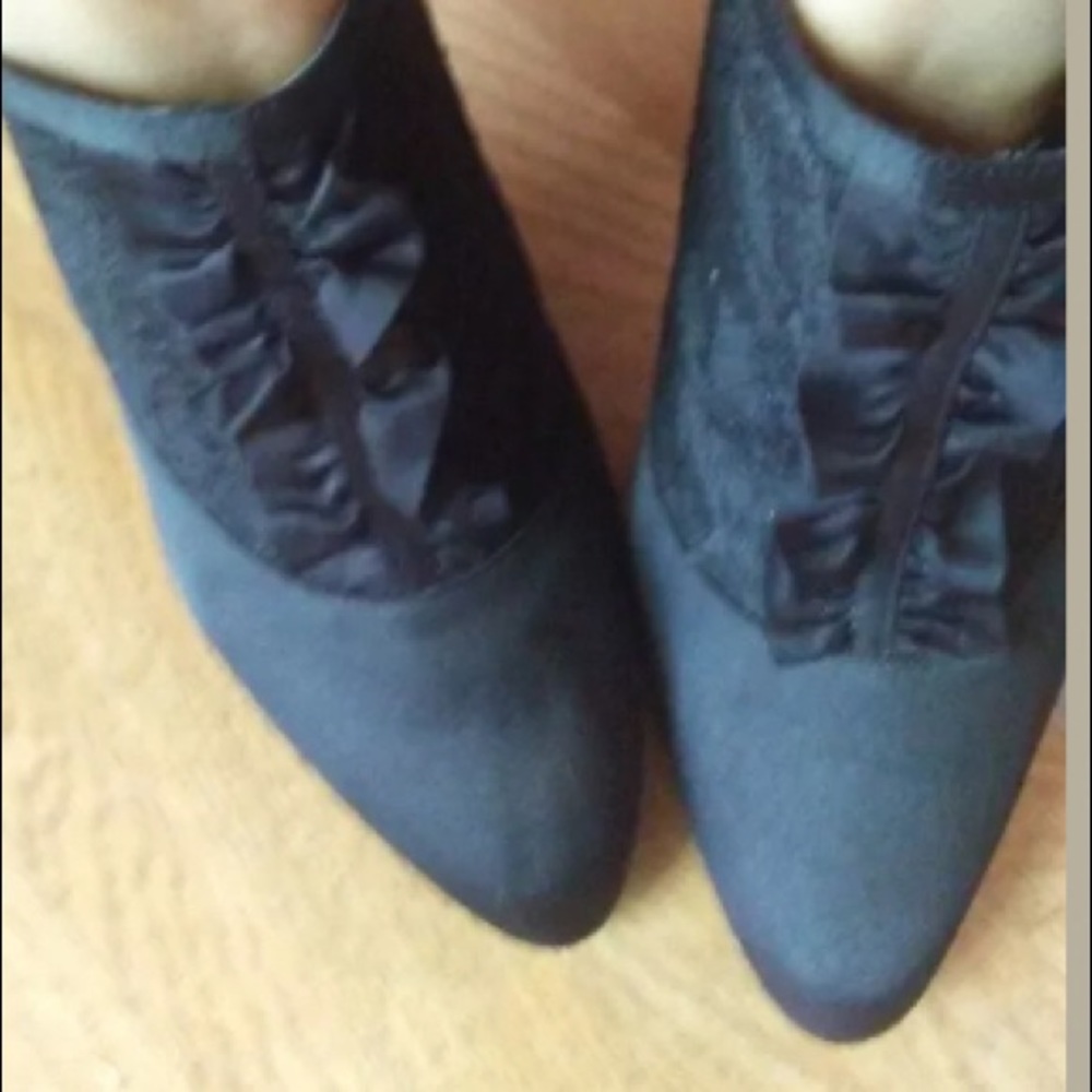 🎉Moda International Booties Stain with Ruffles